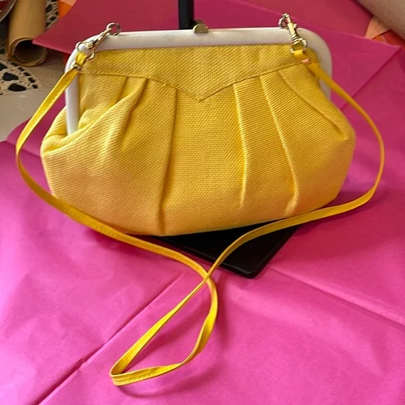 Vintage Yellow Clutch | Made in Italy | Elegant Evening Bag - Picture 2 of 13